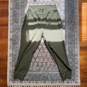 Old Navy Stone Wall Olive Extra High-Waisted CloudComfy 7/8 Joggers Size Large